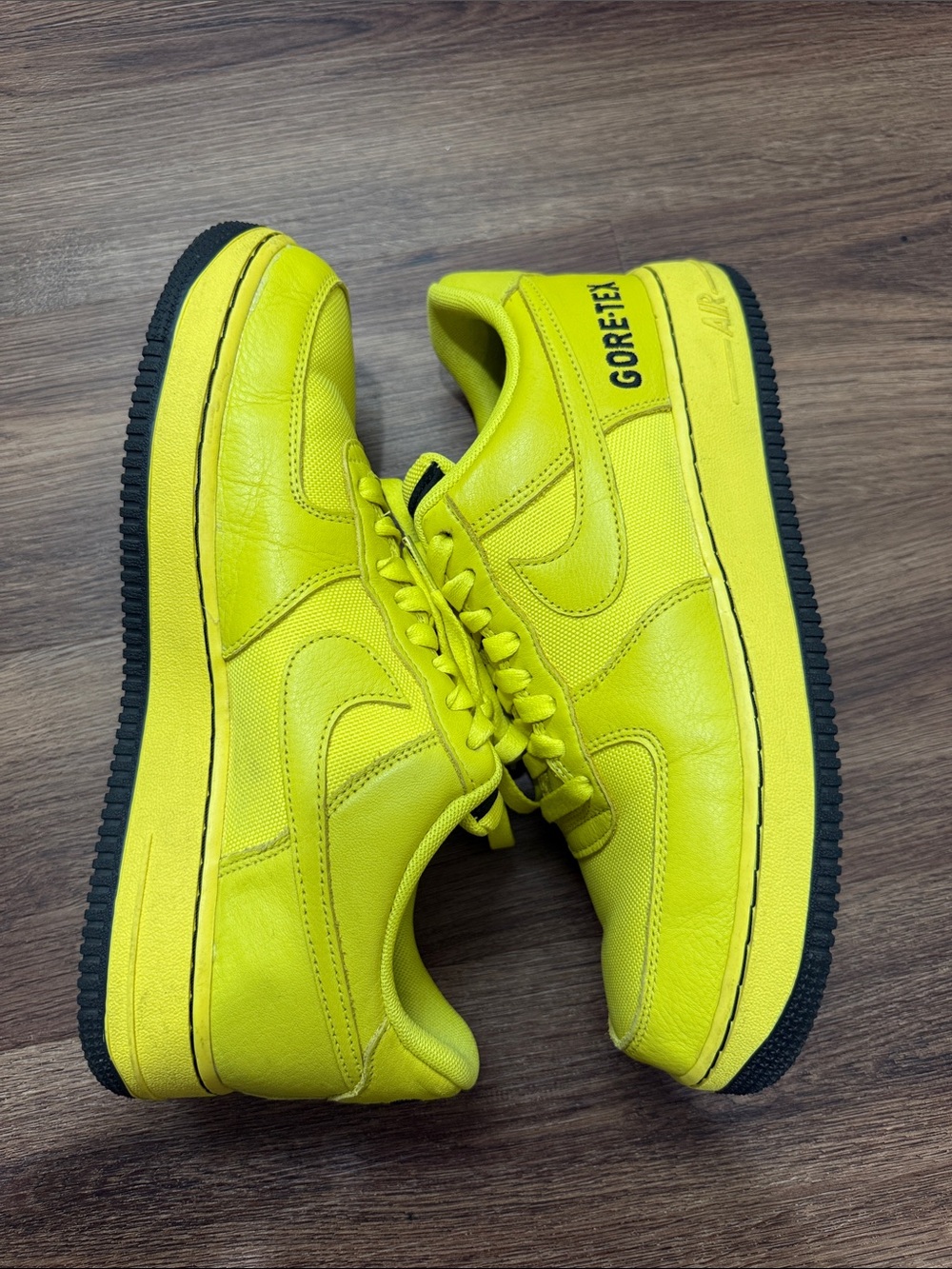 Nike Men’s GORE-TEX Bright Yellow Low-Top Sneakers